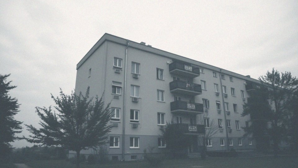 Co się dzieje z mieszkaniem po śmierci małżonka, jeśli nie ma testamentu?