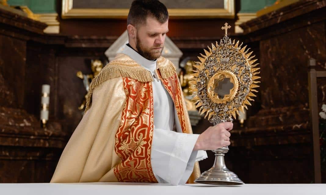 Uroczystość Bożego Ciała w Tuchowie: Tradycje i Obyczaje podczas Święta Miasta